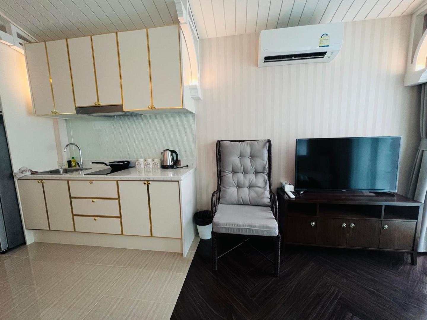 Florida Garden Pattaya Apartman Nacsomtien Kültér fotó